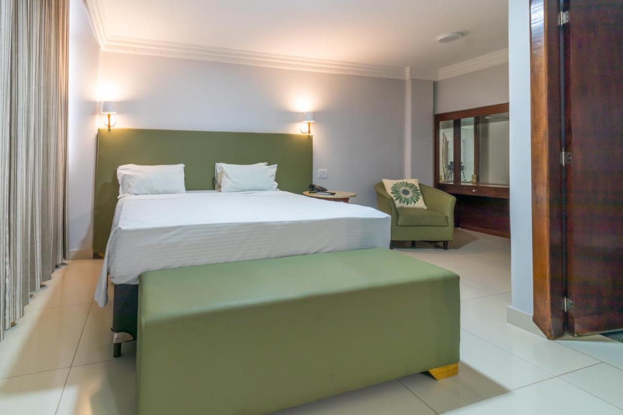 Umuarama Plaza Hotel By Castelo Itaipava กัวยาเนีย ภายนอก รูปภาพ