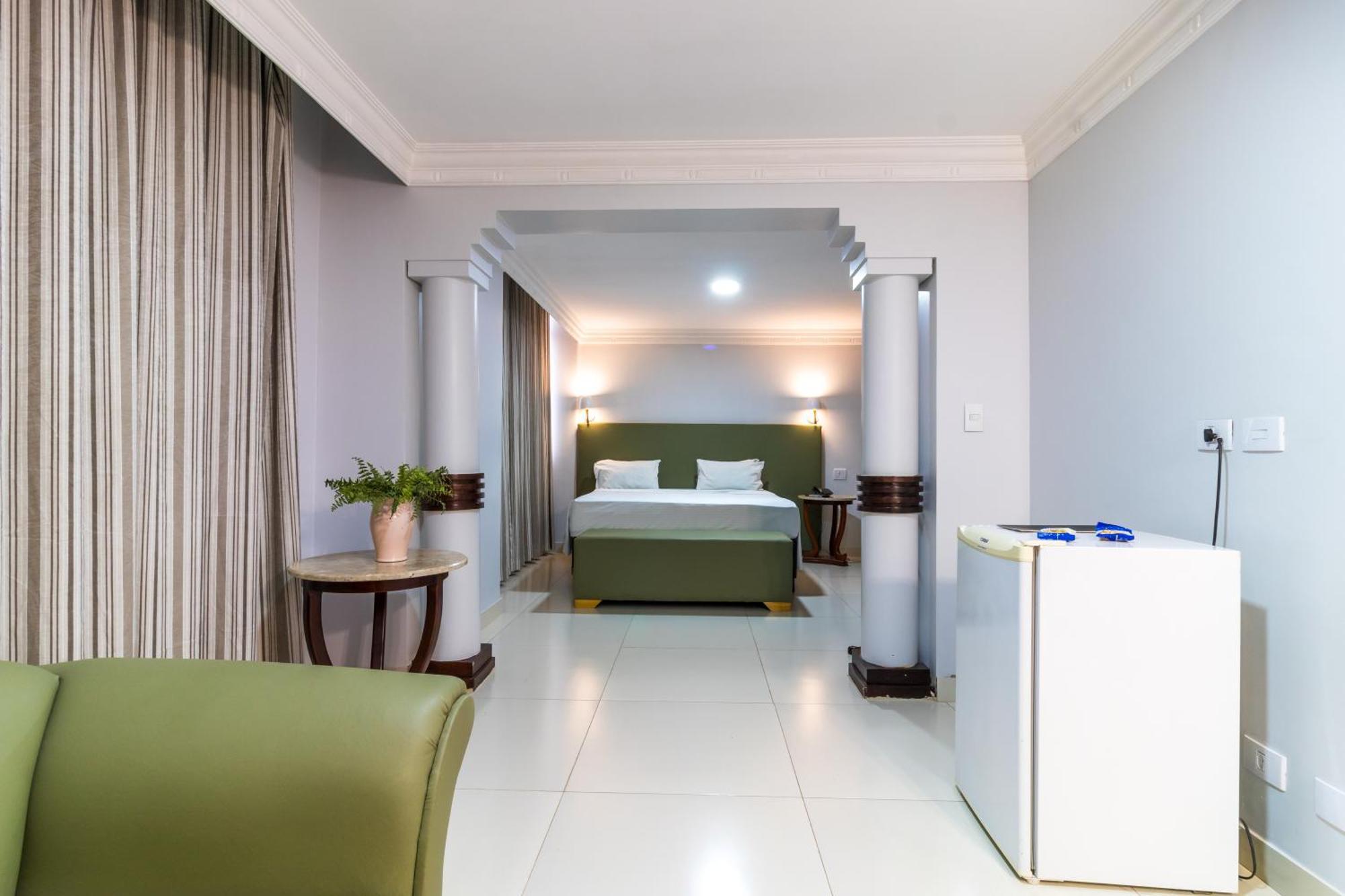 Umuarama Plaza Hotel By Castelo Itaipava กัวยาเนีย ภายนอก รูปภาพ