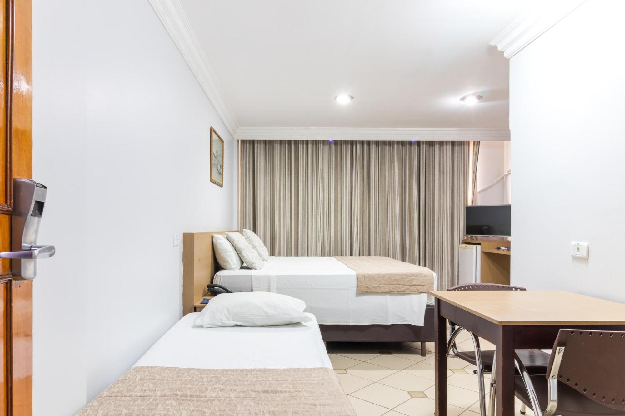 Umuarama Plaza Hotel By Castelo Itaipava กัวยาเนีย ภายนอก รูปภาพ